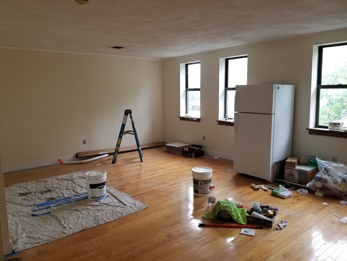 Primary Photo - 110 Riverway