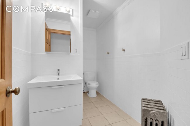 Foto del edificio - 818 Putnam Ave