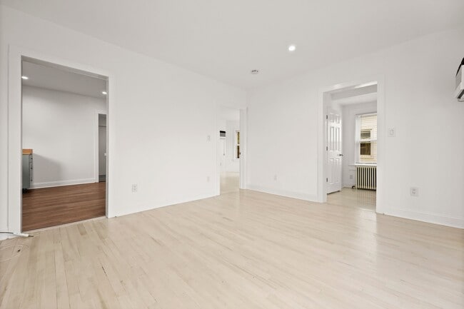 Foto del edificio - 287 Bruce Park Ave