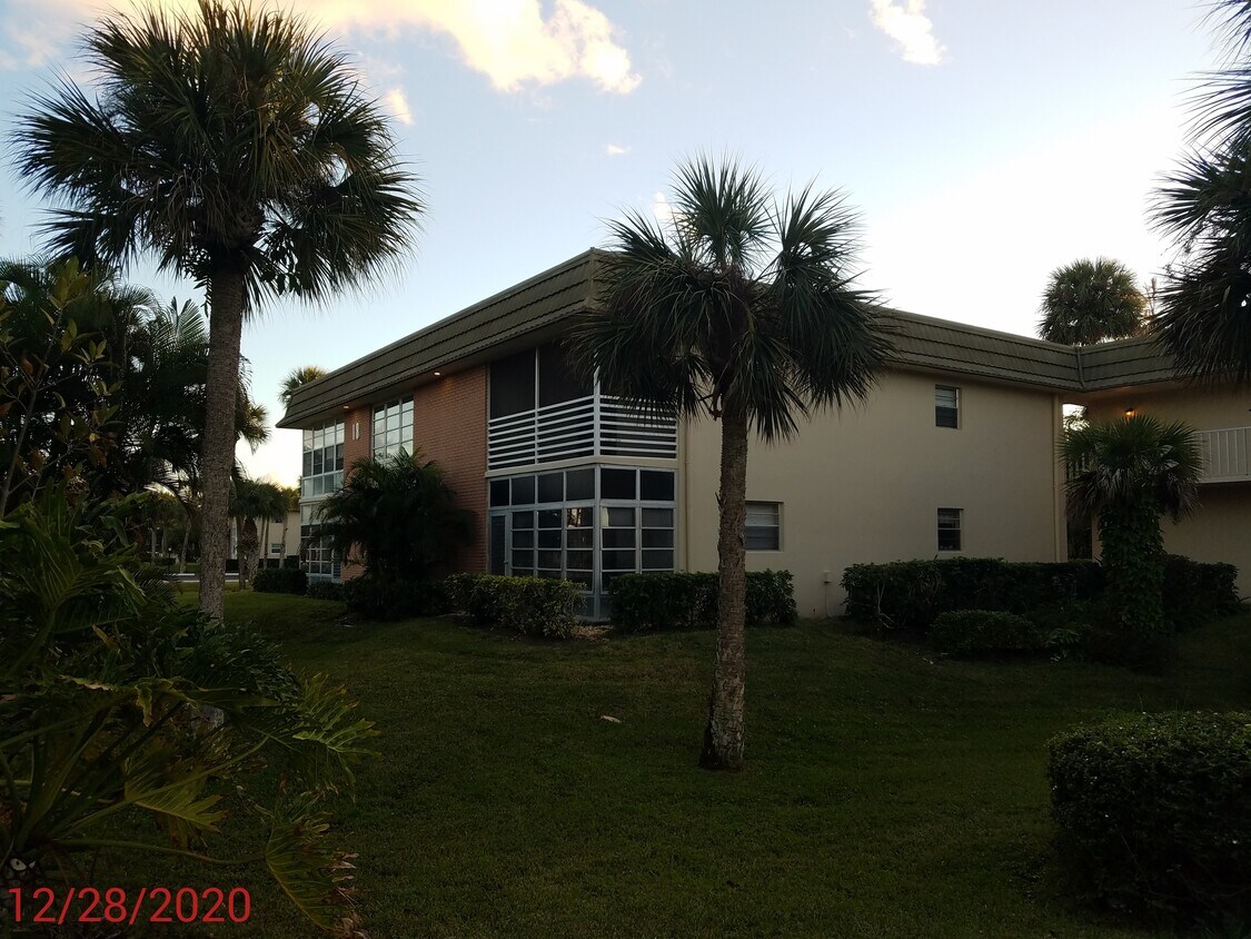 18 Vista Gardens Trl Unit 203, Vero Beach, FL 32962 Condo for Rent in