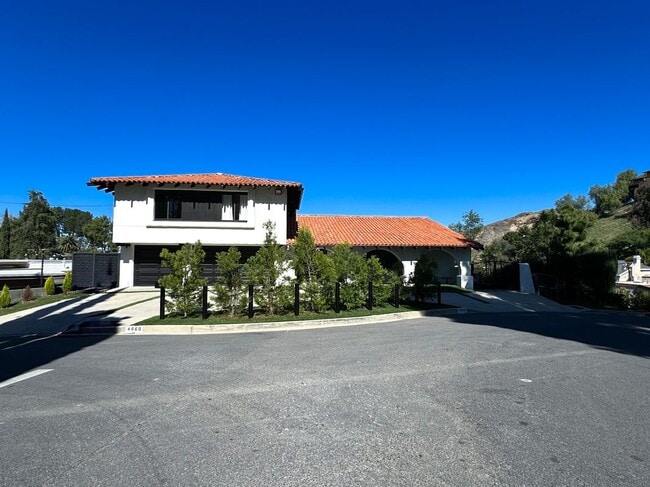 Building Photo - 4660 Burgundy Rd