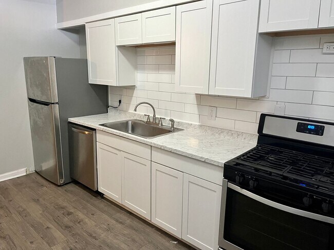 Foto del edificio - 7529 Roslyn St