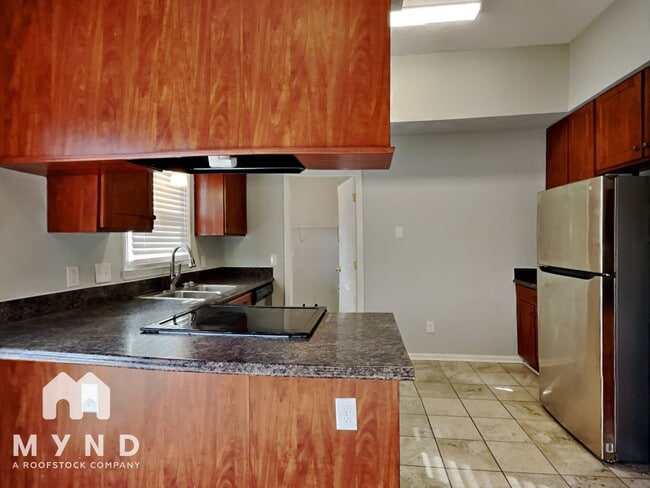 Foto del edificio - 1205 Spruce Dr