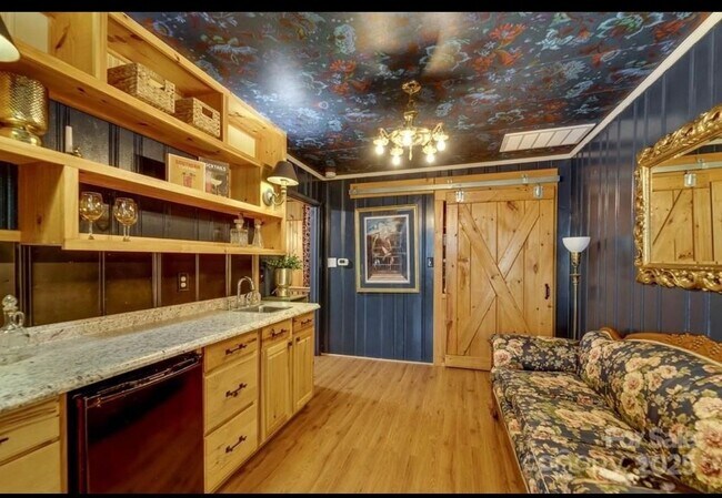 Building Photo - 87 Old Cabin Cv