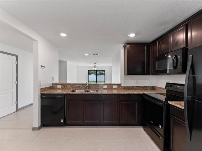 Building Photo - 2671 Fair Oaks Dr