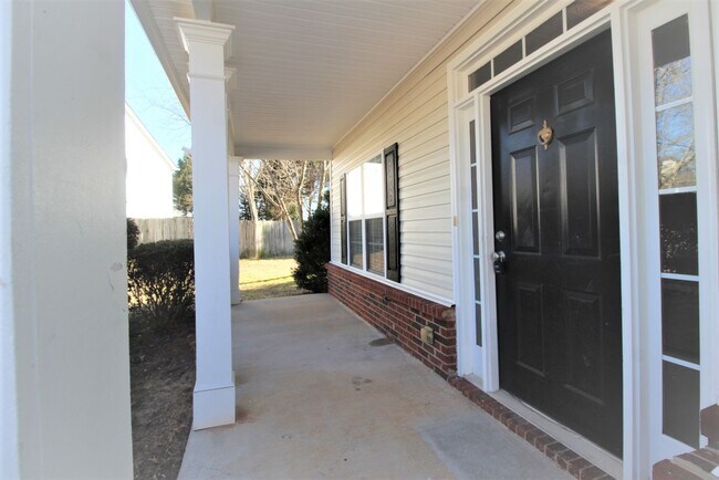 Building Photo - CONVENIENT TO DOWNTOWN SUGAR HILL!