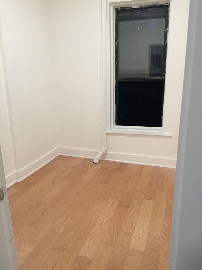 back bedroom - 546 46th St