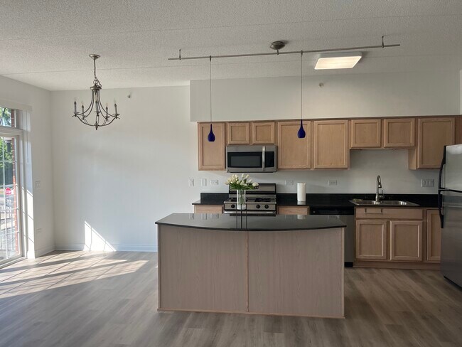 Building Photo - 3400 Wellington Ct