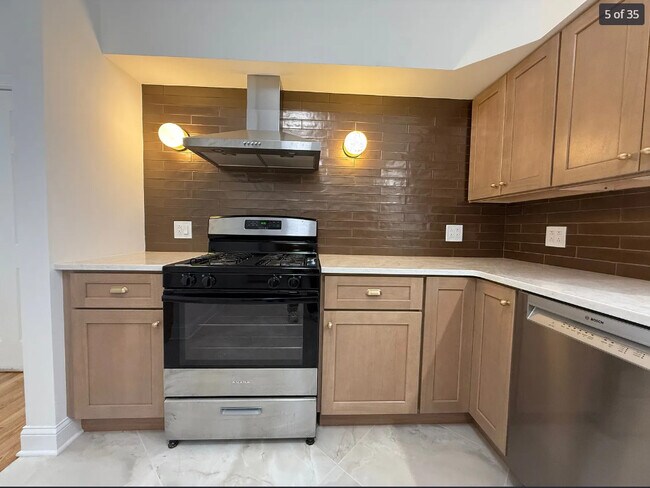 Foto del edificio - 3706 N Wilton Ave