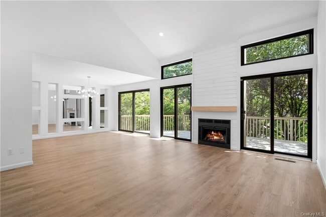 Building Photo - 1406 Fairway Green