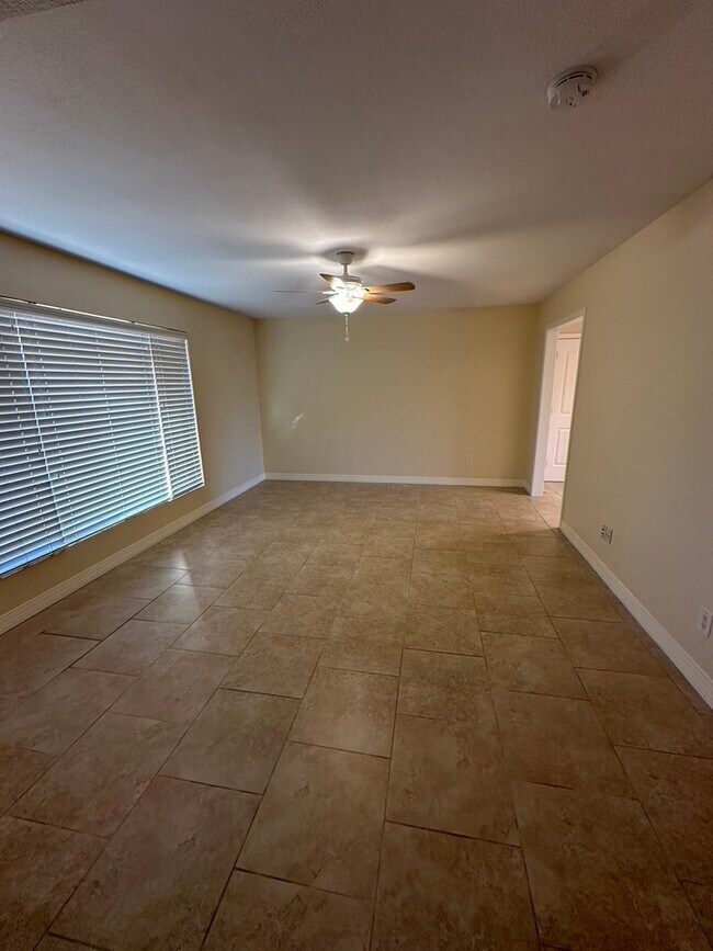 Photo - 8231 E Oak St House