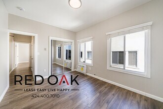 Building Photo - 822 S Park View St