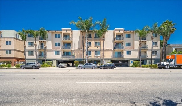 Building Photo - 13941 Sherman Way