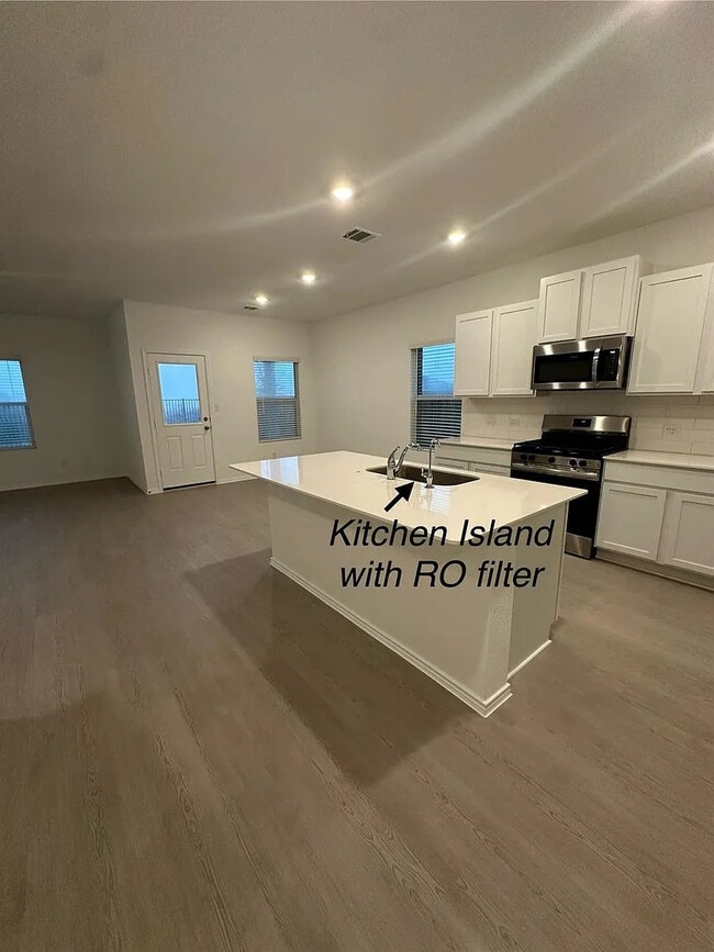 Building Photo - Room in House on Pickerel St