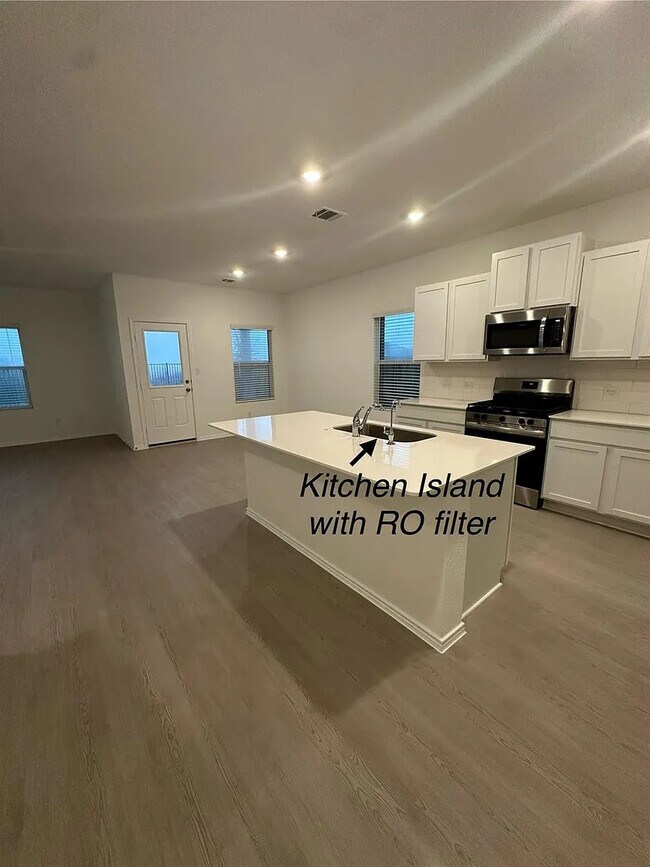 Foto del edificio - Room in House on Pickerel St