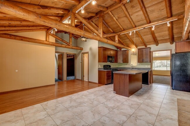 Building Photo - Nestled In the Granite Dells!