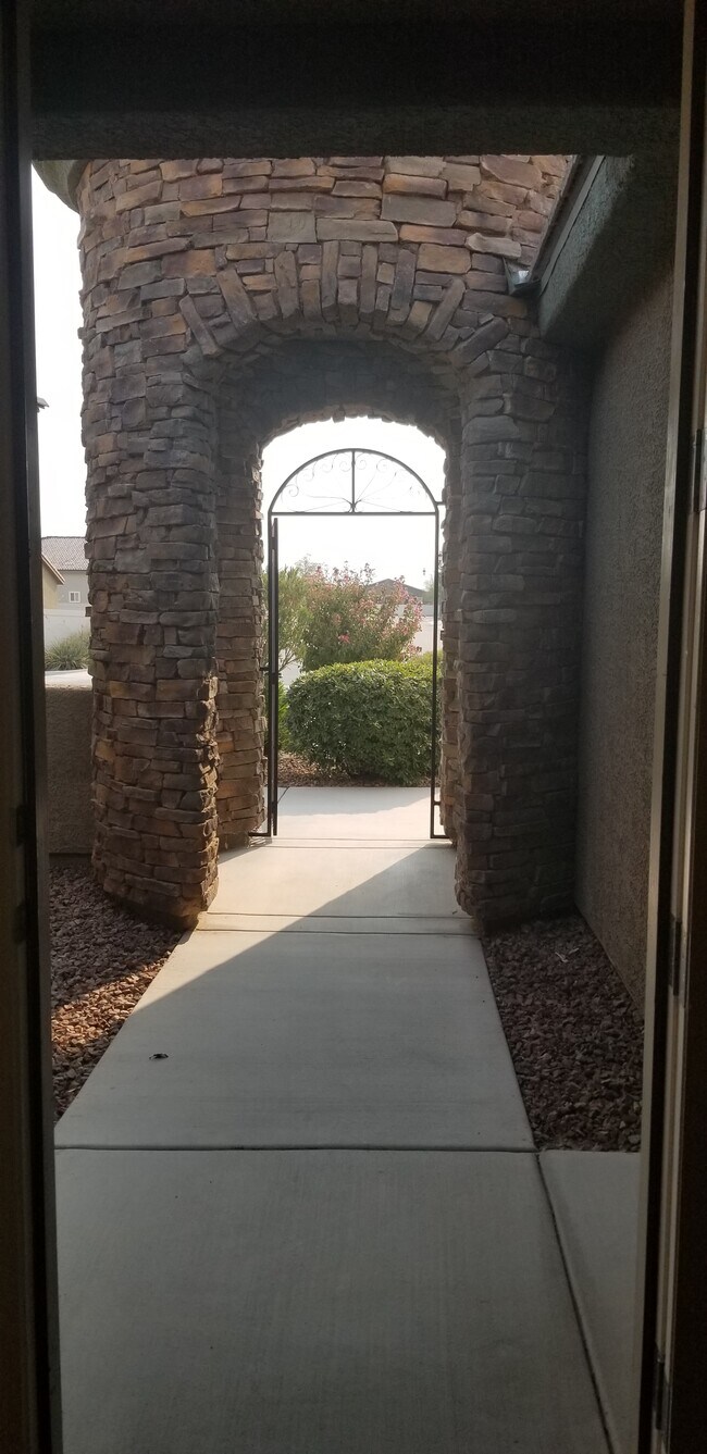 Foto del edificio - 6452 Centennial Rd