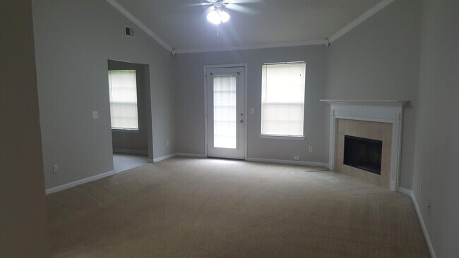 Foto del edificio - 182 Cherry Laural Lane