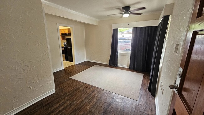 Building Photo - Room in House on Hayes Ct