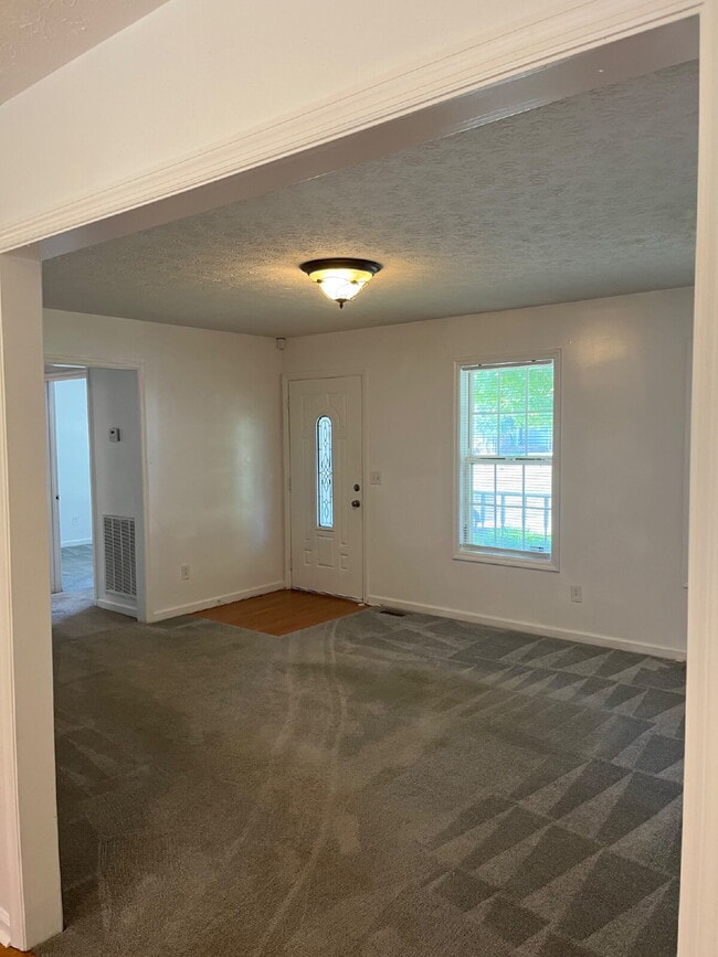 Building Photo - 215 Derek Ct