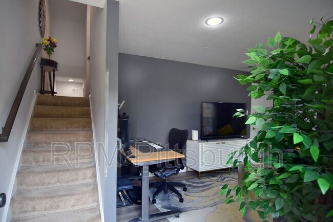 Foto del edificio - 1726 St Johns Ln