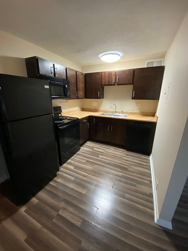 Kitchen - 2642 Cleveland Blvd