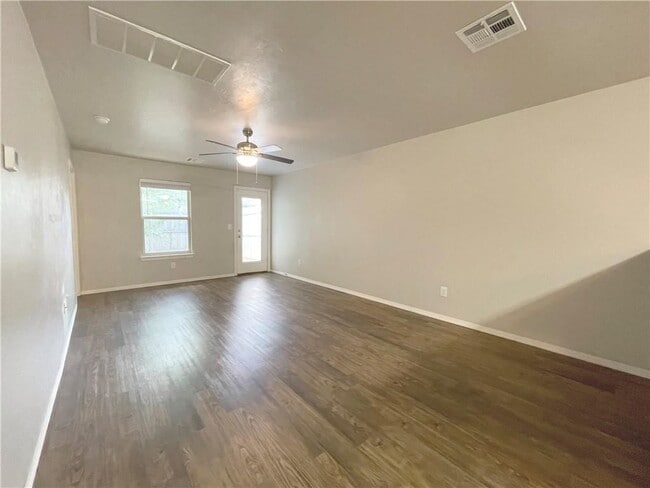 Building Photo - 2117 Buena Vida Ln