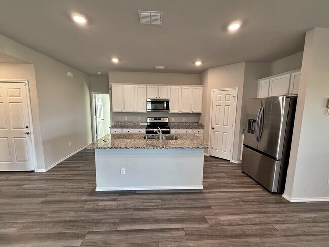Building Photo - 2828 Gilchrist Dr