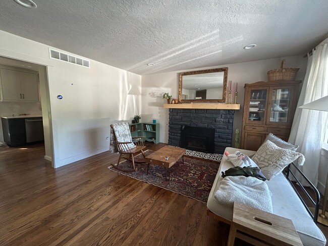 Building Photo - 4 bedroom home in the North End neighborho...