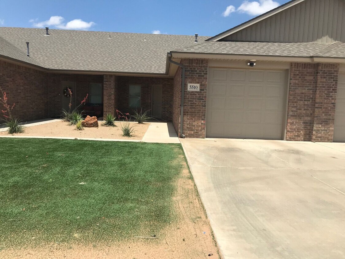 Foto principal - 2Bed/2Bath Duplex