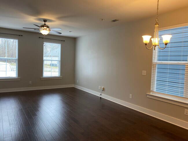 Building Photo - 1035 Saddlestone Dr