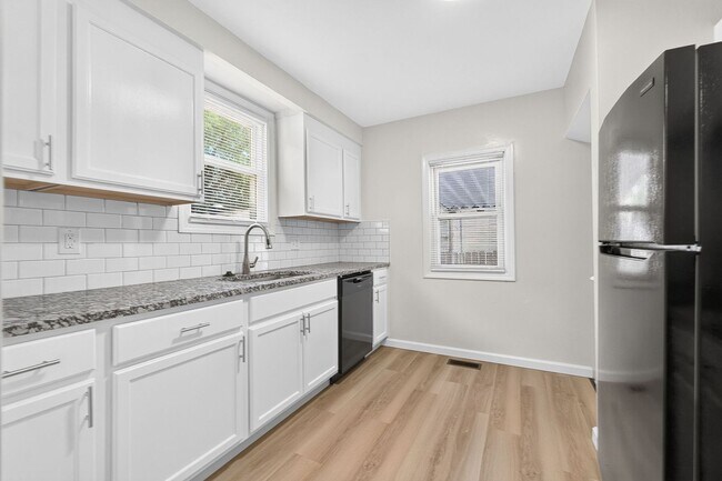 Building Photo - Updated 3 Bedroom Home - Available Now!