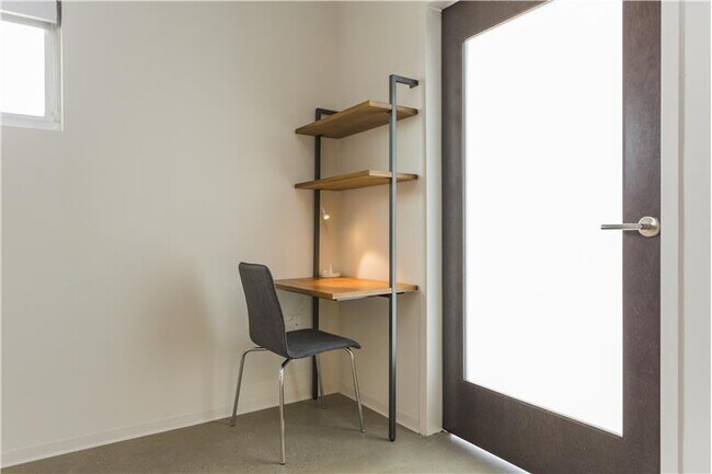 Foto del edificio - 2115 Yeaman Pl