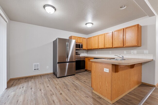 Building Photo - 4bed/2.5 Bath home - Available in SE Portland,