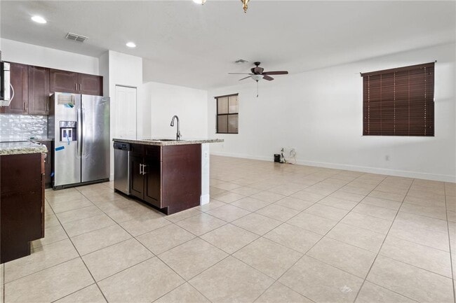 Building Photo - 5808 NW 46th Ln