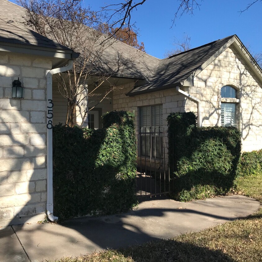 358 Mahan St, Meadowlakes, TX 78654 House Rental in Meadowlakes, TX