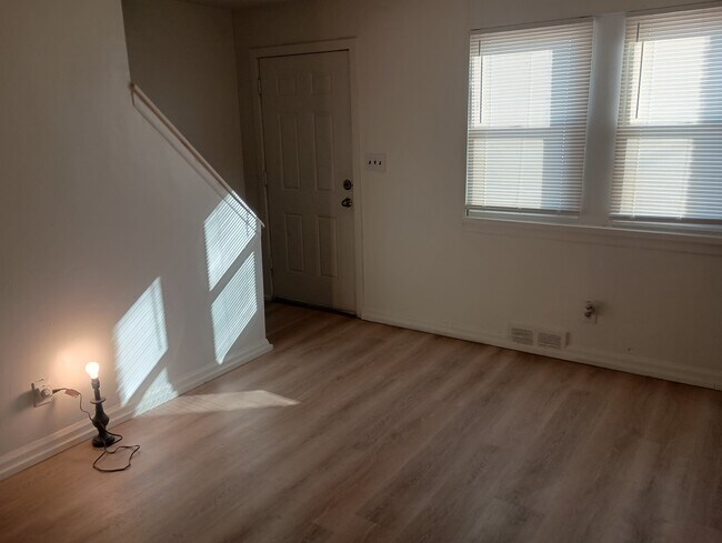 Foto del edificio - 449 Cook Ave