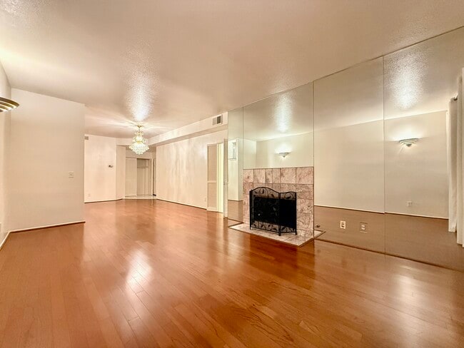 Building Photo - 14647 Dickens St