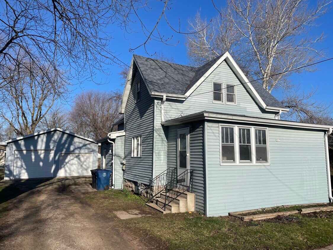 Primary Photo - 2217 Ashland St