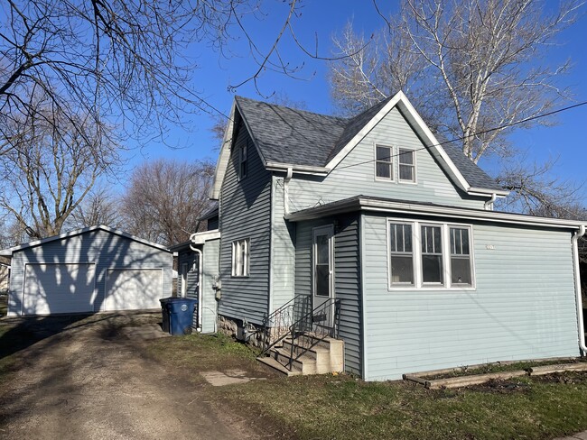Building Photo - 2217 Ashland St