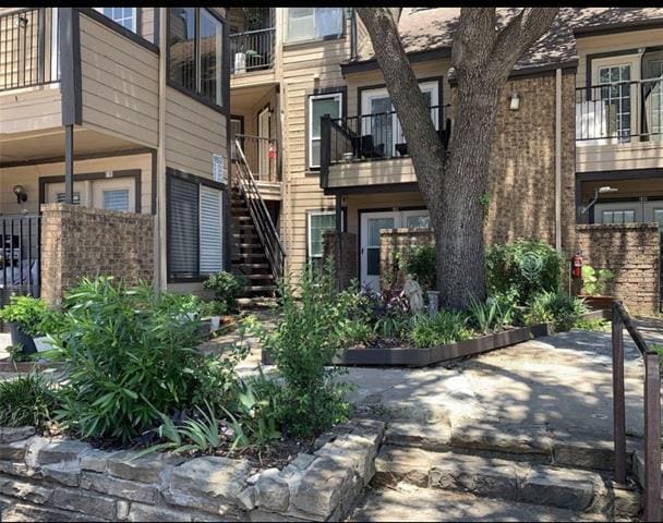 Building Photo - 9803 Walnut St