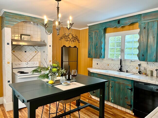 Building Photo - 33 W Elm St