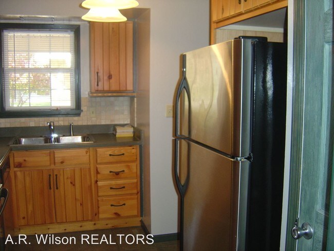 Foto del edificio - 2118 E Lakewood St