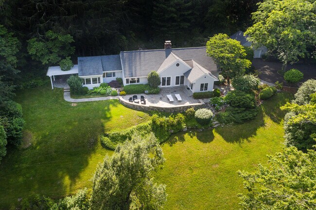 Photo - 117 Tobys Ln (New Canaan, CT) House