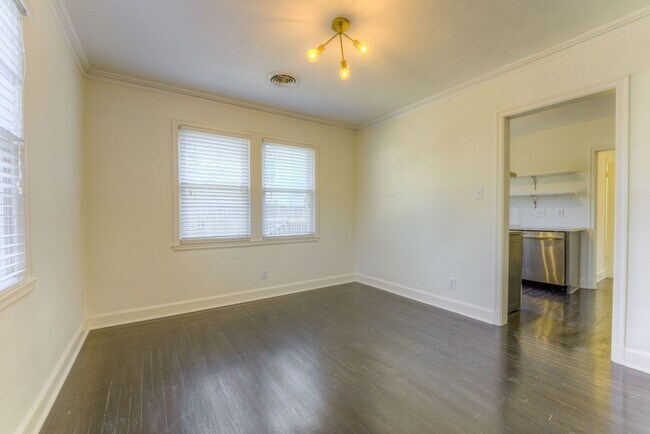Foto del edificio - Beautifully renovated duplex in High Point Terrace!