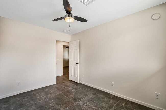 Foto del edificio - Spacious 6-Bedroom, 3.5-Bath Pool Home Near ASU Campus