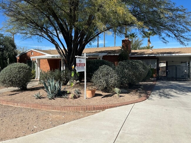 Building Photo - 2233 E Seneca St