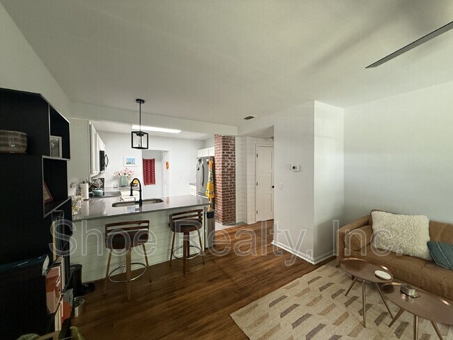 Foto del edificio - 3318 Dellwood Ave
