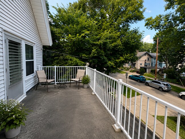 Foto del edificio - 1719 Chadbourne Ave