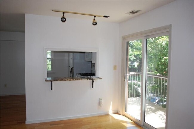 Foto del edificio - 1102 Woodbridge Commons Way